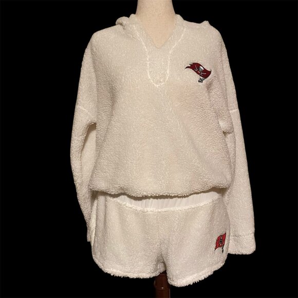 Women's Tampa Bay Buccaneers Concepts Sport Cream Fluffy Hoodie Top & Shorts Set - Picture 5 of 8